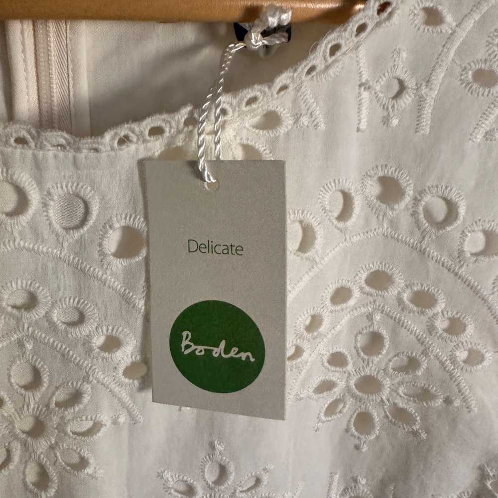 Boden White Eyelet Scalloped Dress NWT 8L - Picture 4 of 4